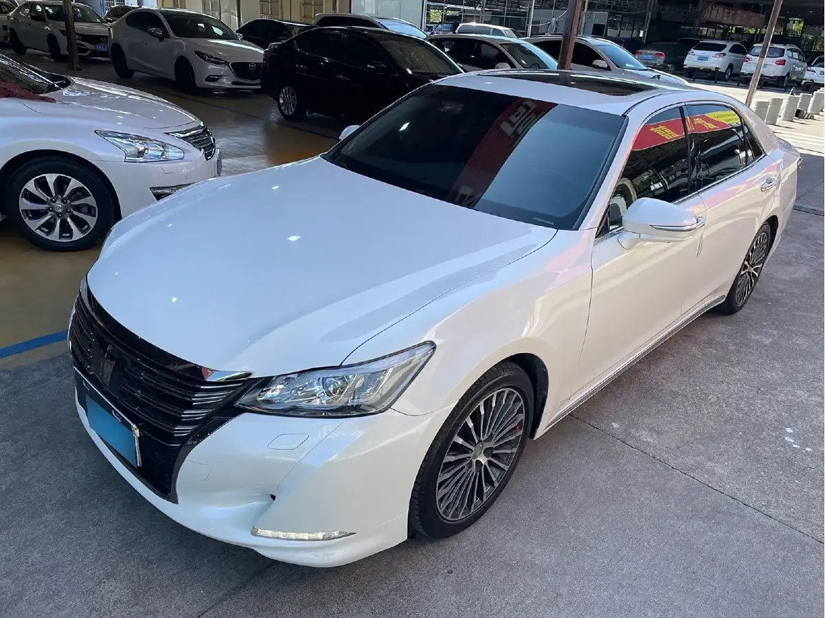 2018 Toyota Crown 2.0T 235HP L4 8AT
