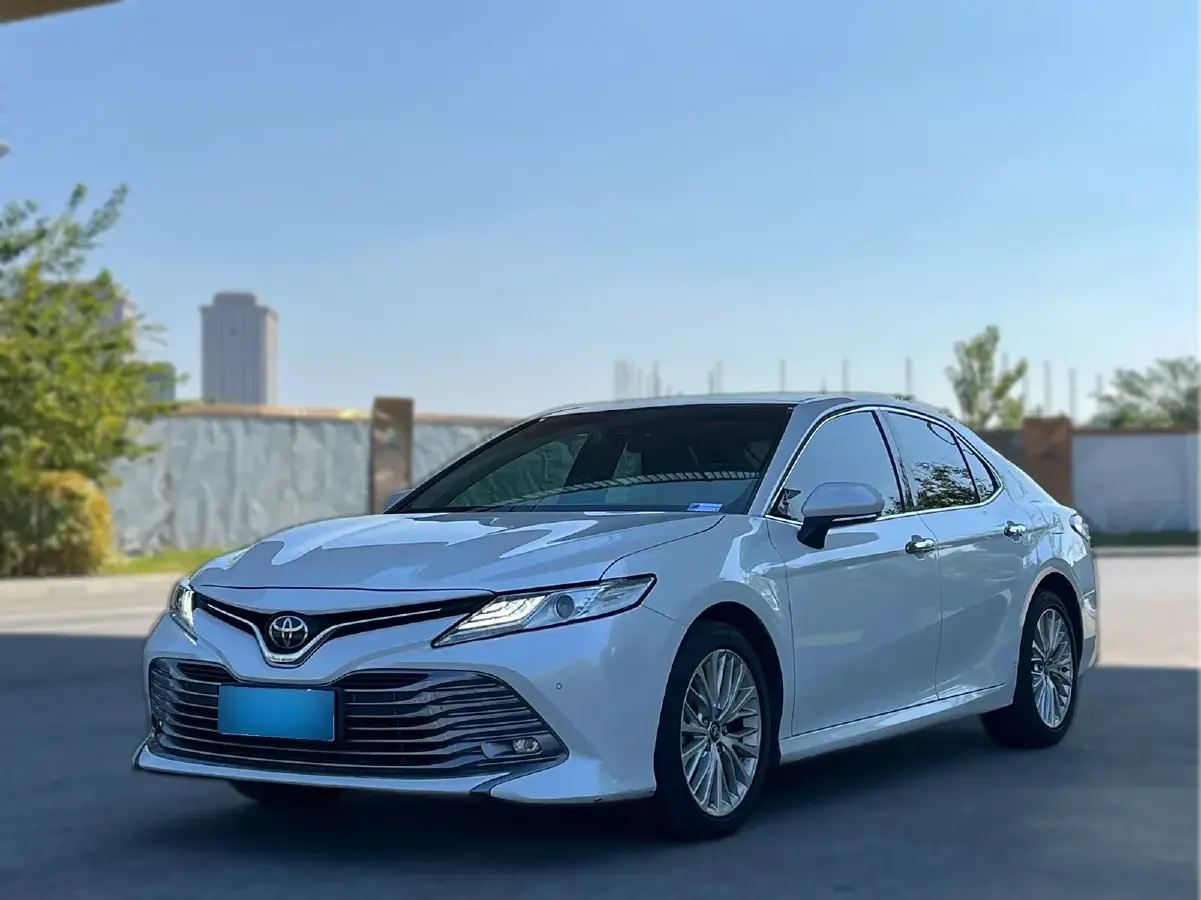 2019 Toyota Camry 2.5L 209HP L4 8AT