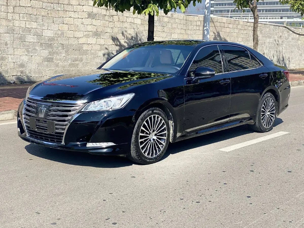 2015 Toyota Crown 2.5L 193HP V6 6AT