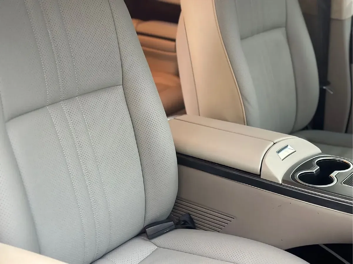 2017 Volkswagen Caravelle 2.0T 204HP L4 7DCT,autocango,china used car exporter,china ev exporter,chinese used car exporter,chinese used ev exporter