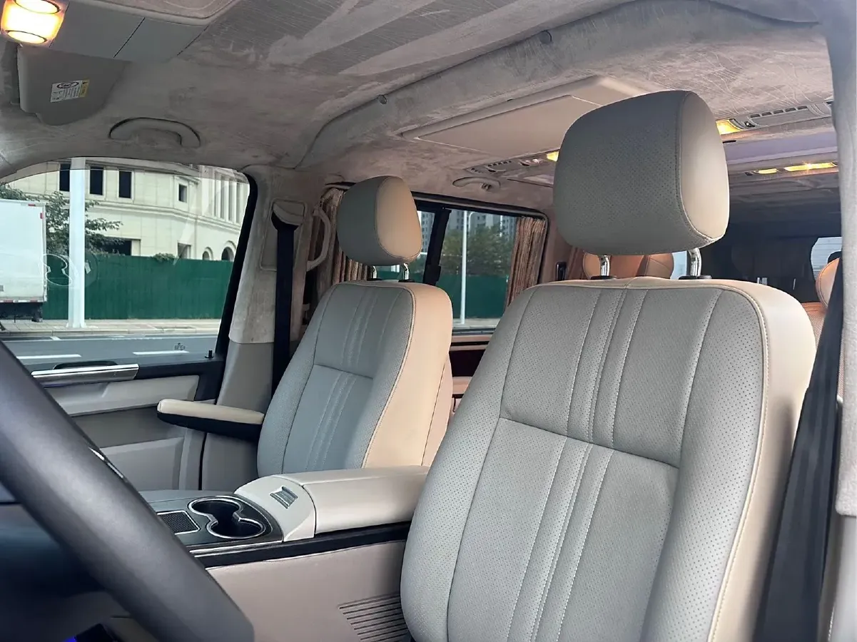 2017 Volkswagen Caravelle 2.0T 204HP L4 7DCT,autocango,china used car exporter,china ev exporter,chinese used car exporter,chinese used ev exporter