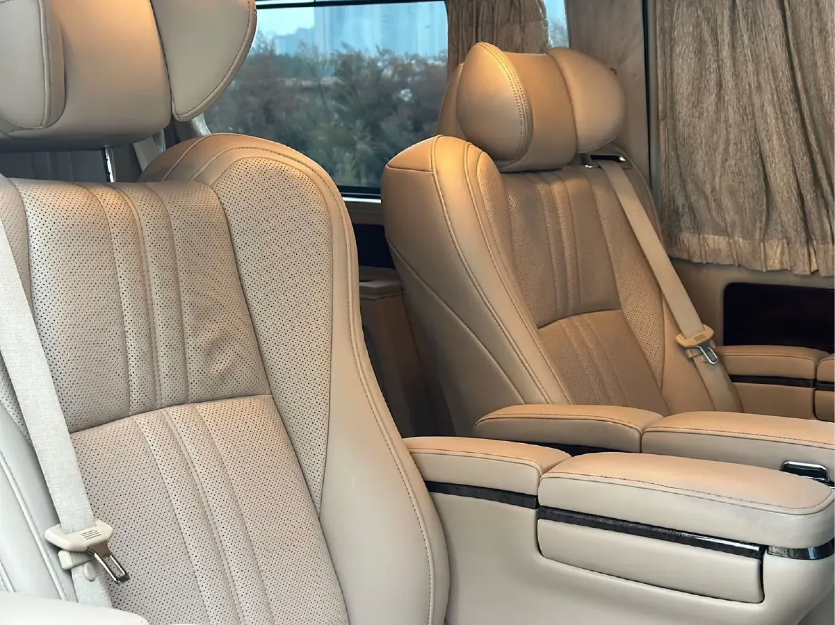 2017 Volkswagen Caravelle 2.0T 204HP L4 7DCT,autocango,china used car exporter,china ev exporter,chinese used car exporter,chinese used ev exporter