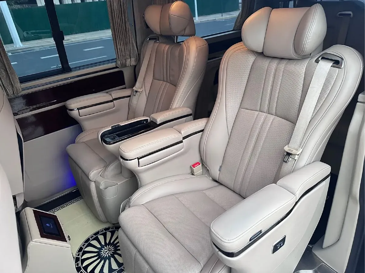 2017 Volkswagen Caravelle 2.0T 204HP L4 7DCT,autocango,china used car exporter,china ev exporter,chinese used car exporter,chinese used ev exporter