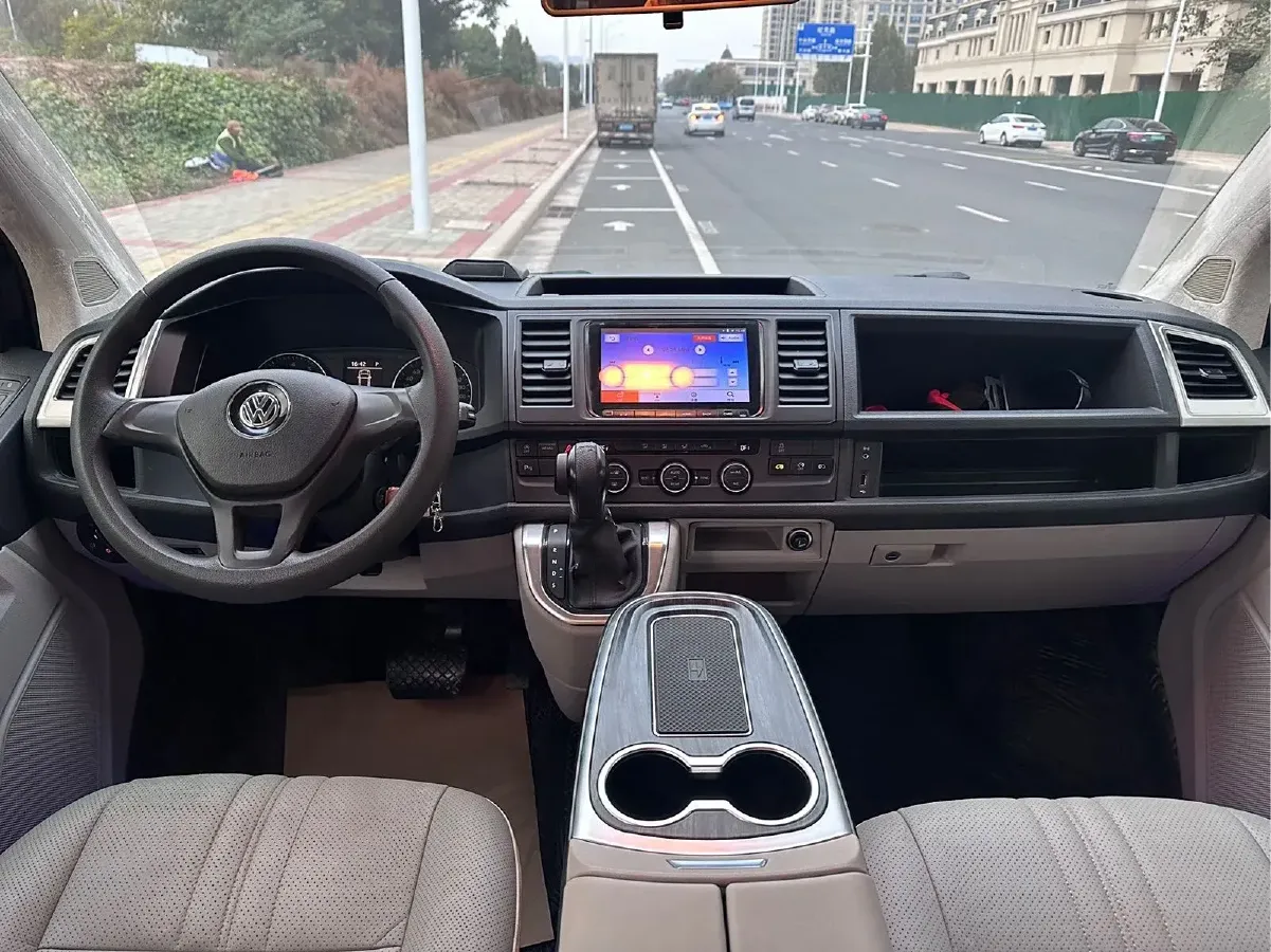 2017 Volkswagen Caravelle 2.0T 204HP L4 7DCT,autocango,china used car exporter,china ev exporter,chinese used car exporter,chinese used ev exporter