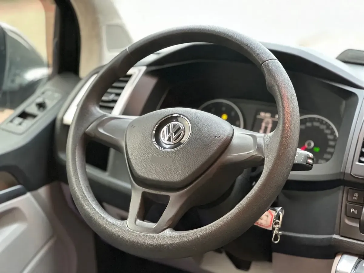 2017 Volkswagen Caravelle 2.0T 204HP L4 7DCT,autocango,china used car exporter,china ev exporter,chinese used car exporter,chinese used ev exporter