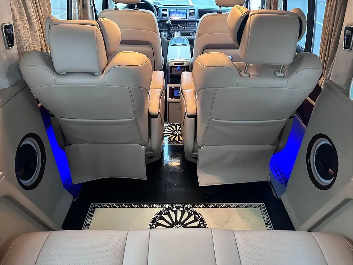 2017 Volkswagen Caravelle 2.0T 204HP L4 7DCT,autocango,china used car exporter,china ev exporter,chinese used car exporter,chinese used ev exporter