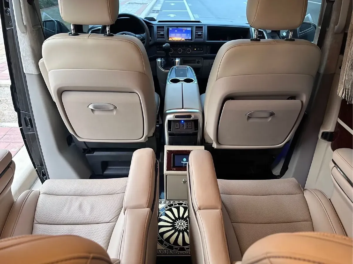 2017 Volkswagen Caravelle 2.0T 204HP L4 7DCT,autocango,china used car exporter,china ev exporter,chinese used car exporter,chinese used ev exporter