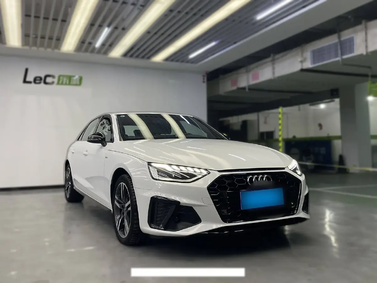 2022 Audi A4L 2.0T 190HP L4 7DCT