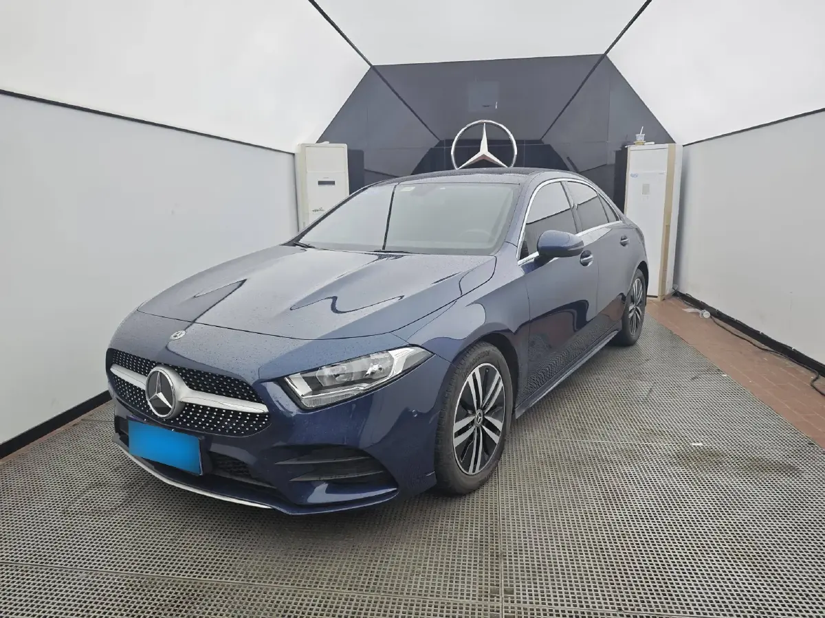 2019 Mercedes-Benz A Class 1.3T 136HP L4 7DCT