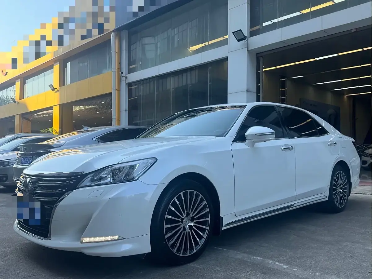 2018 Toyota Crown 2.0T 235HP L4 8AT