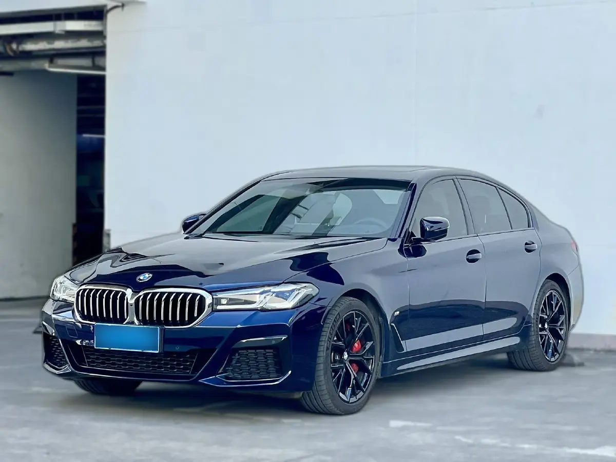 2022 BMW 5 Series 3.0T 340HP L6 8AT