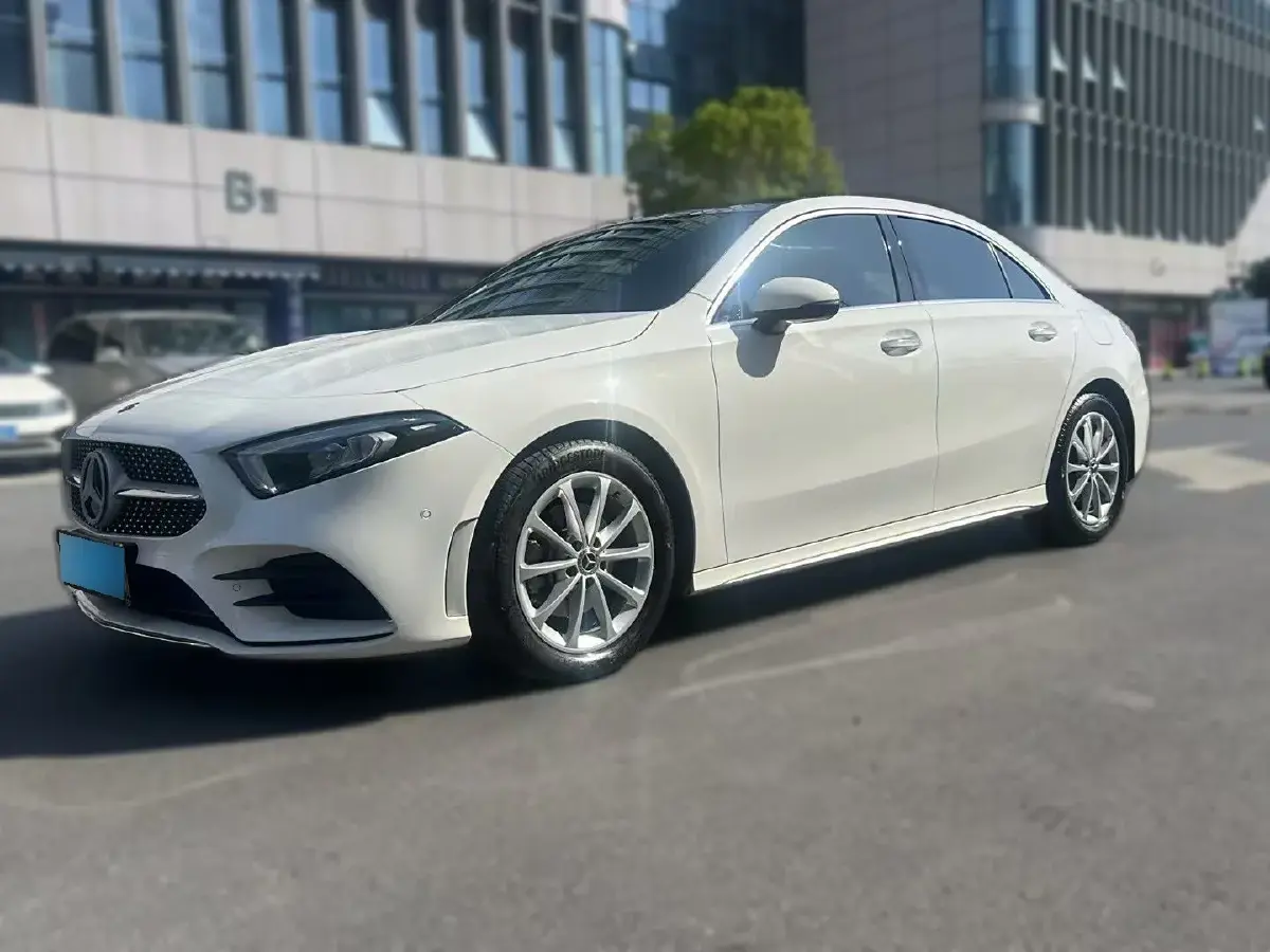 2020 Mercedes-Benz A Class 1.3T 163HP L4 7DCT
