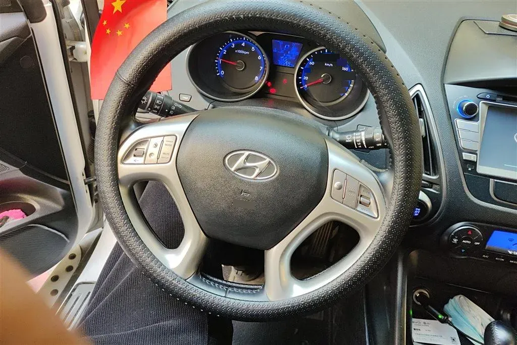 2013 Hyundai ix35 2.0L 165HP L4 6AT,autocango,china used car exporter,china ev exporter,chinese used car exporter,chinese used ev exporter