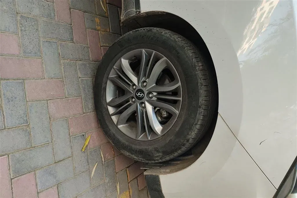 2013 Hyundai ix35 2.0L 165HP L4 6AT,autocango,china used car exporter,china ev exporter,chinese used car exporter,chinese used ev exporter