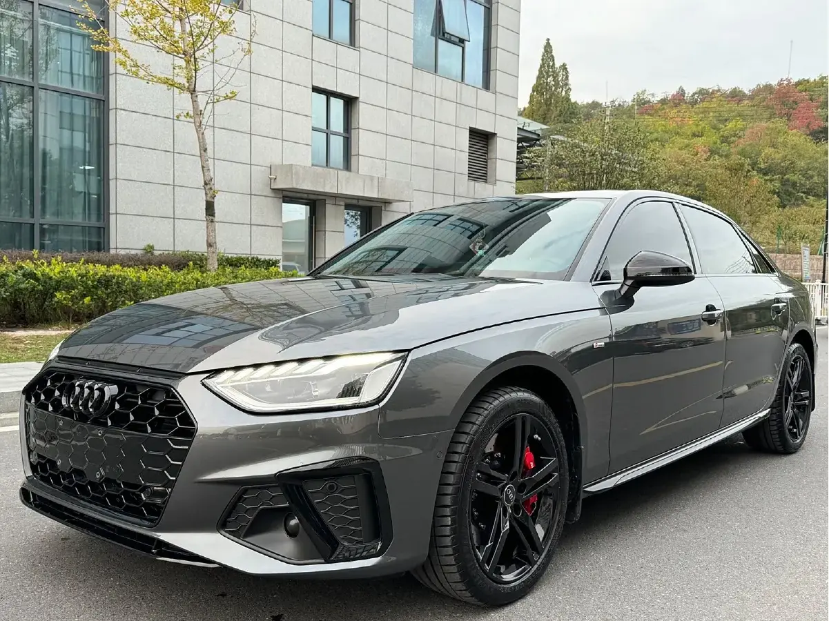 2022 Audi A4L 2.0T 190HP L4 7DCT