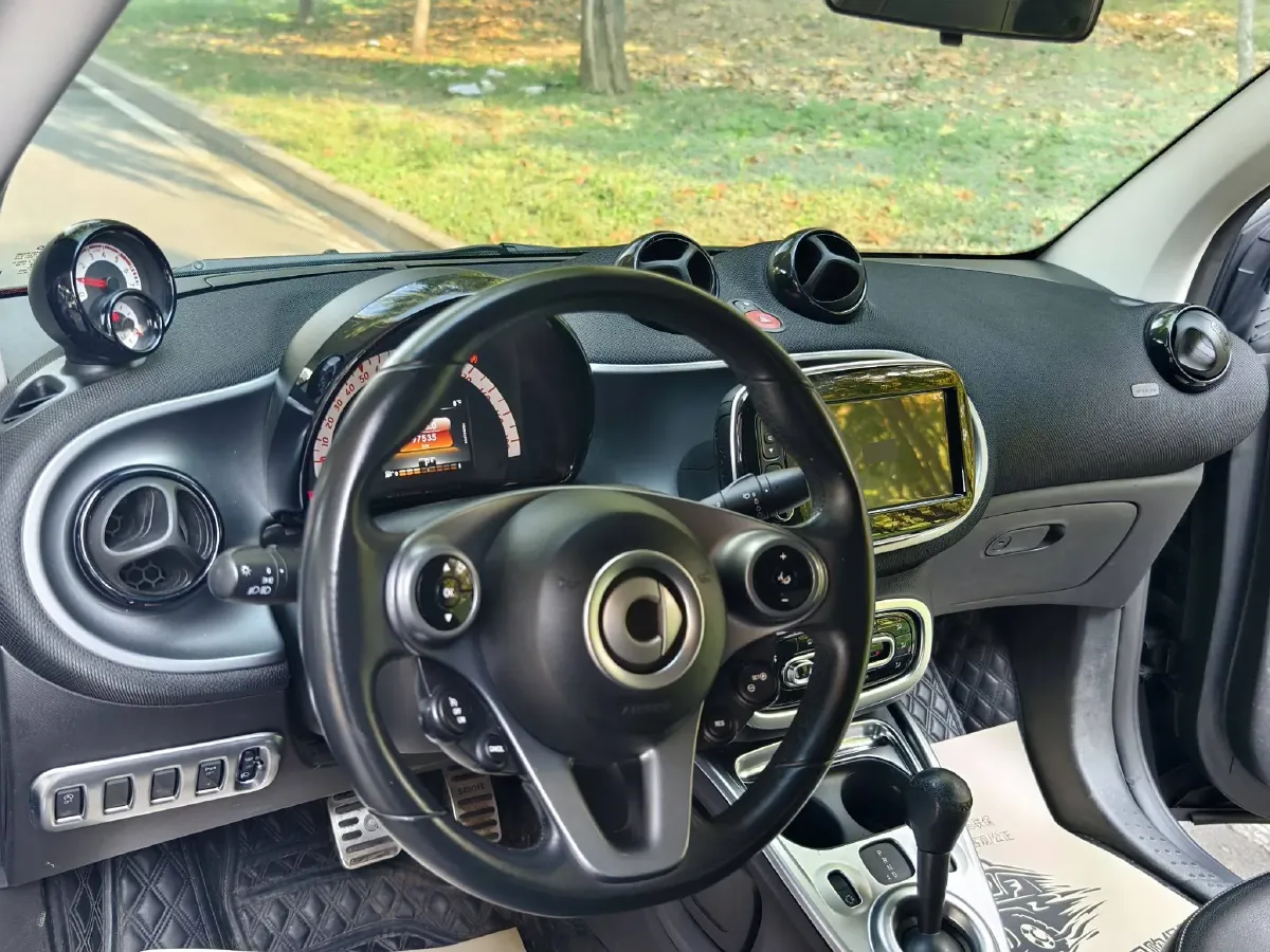 2016 Smart smart fortwo 0.9T 90HP L3 6DCT,autocango,china used car exporter,china ev exporter,chinese used car exporter,chinese used ev exporter