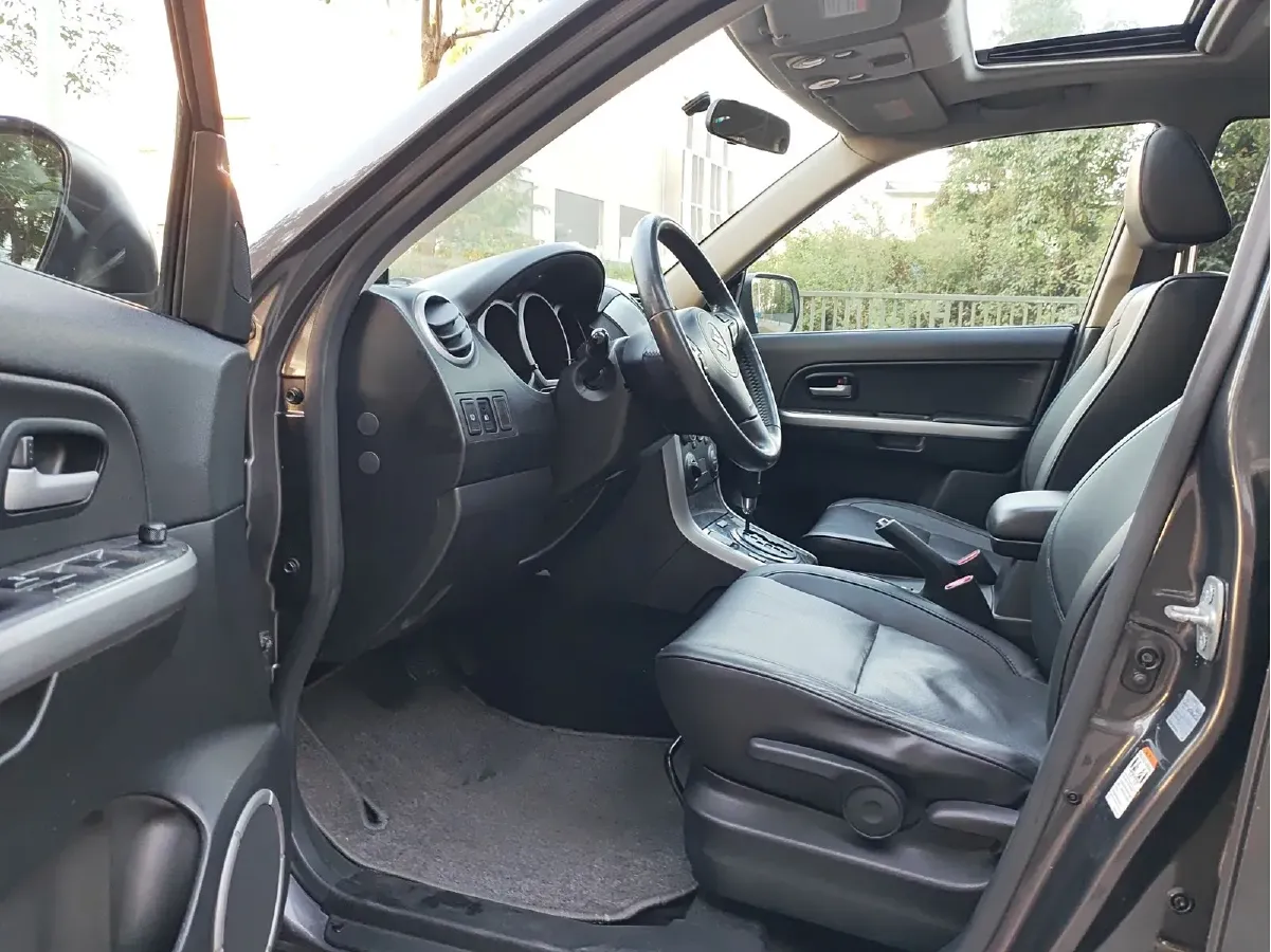 2011 Suzuki Grand Vitara 2.4L 166HP L4 4AT,autocango,china used car exporter,china ev exporter,chinese used car exporter,chinese used ev exporter