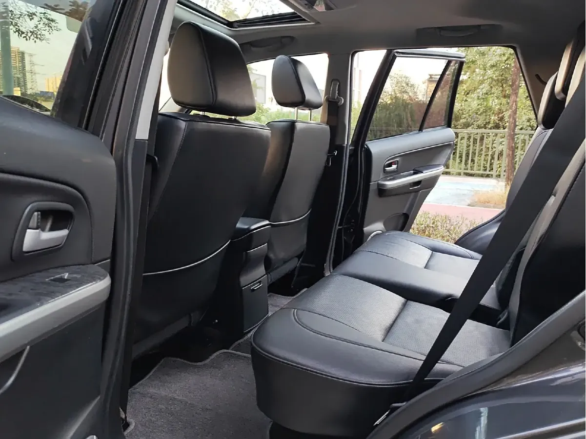 2011 Suzuki Grand Vitara 2.4L 166HP L4 4AT,autocango,china used car exporter,china ev exporter,chinese used car exporter,chinese used ev exporter