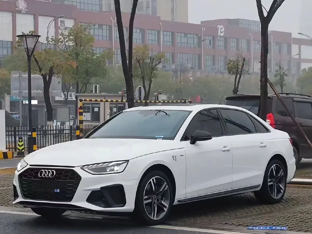 2023 Audi A4L 2.0T 190HP L4 7DCT