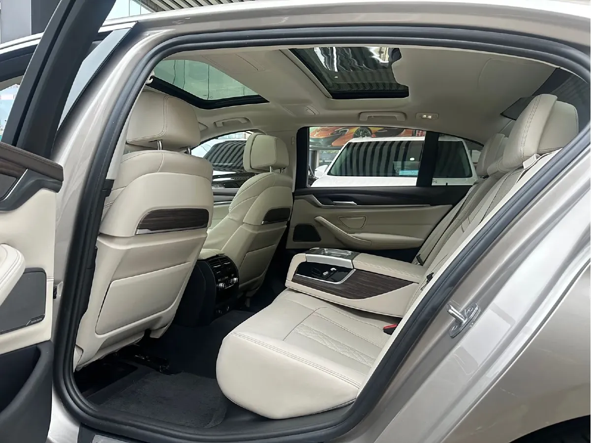 2018 BMW 5 Series 3.0T 340HP L6 8AT,autocango,china used car exporter,china ev exporter,chinese used car exporter,chinese used ev exporter