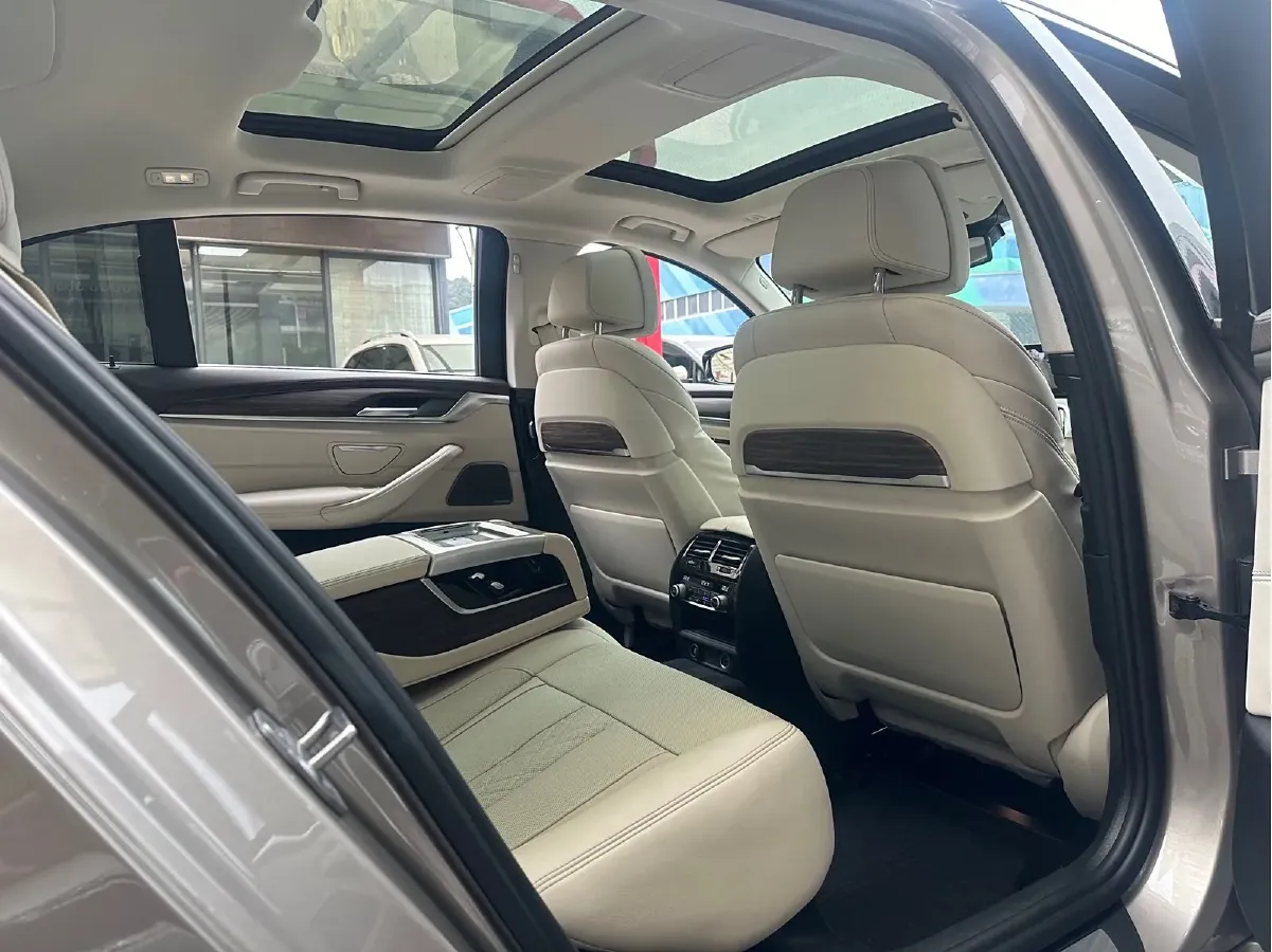 2018 BMW 5 Series 3.0T 340HP L6 8AT,autocango,china used car exporter,china ev exporter,chinese used car exporter,chinese used ev exporter