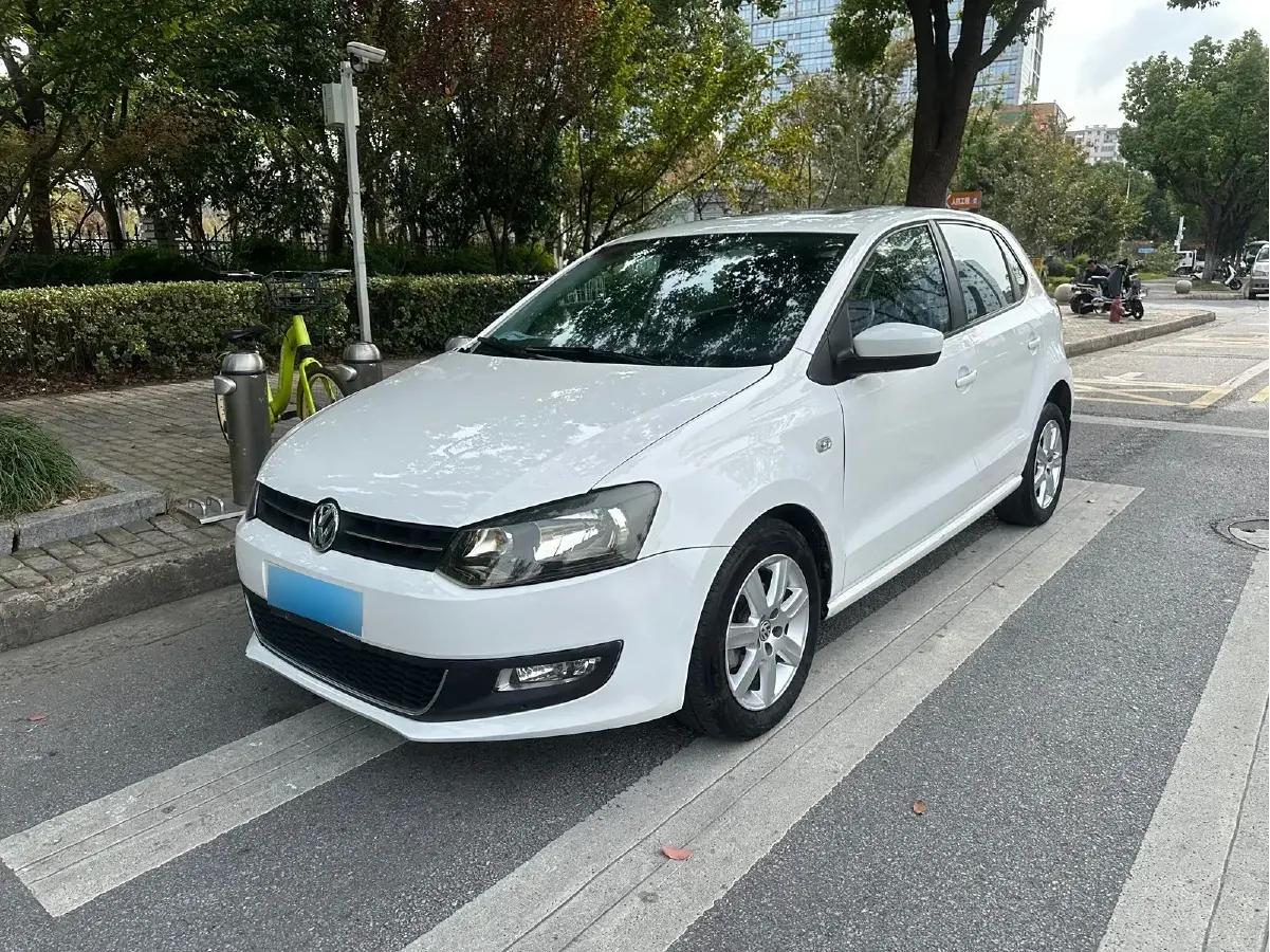 2011 Volkswagen Polo 1.6L 105HP L4 6AT