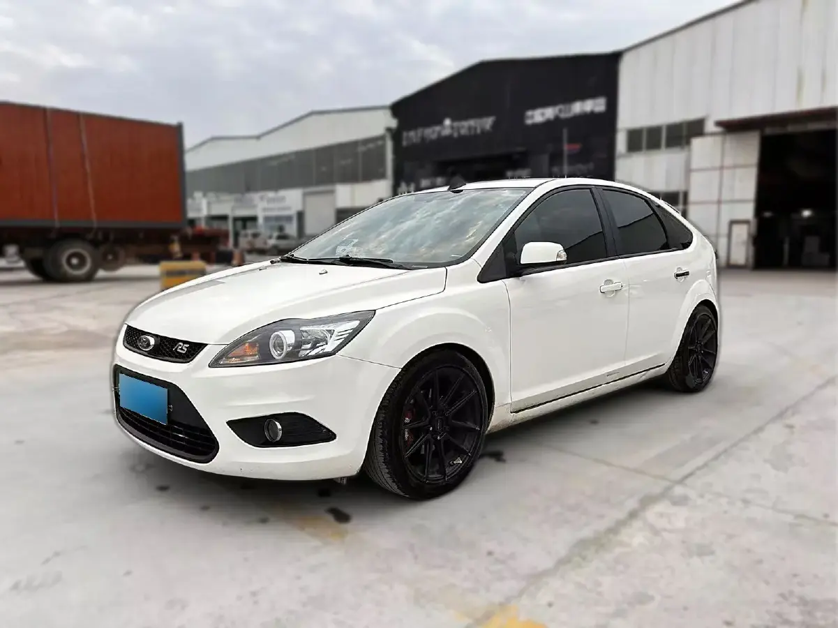 2013 Ford Focus 1.8L 124HP L4 5MT