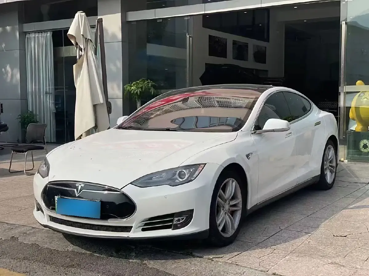 2014 Tesla Model S BEV 85KWH