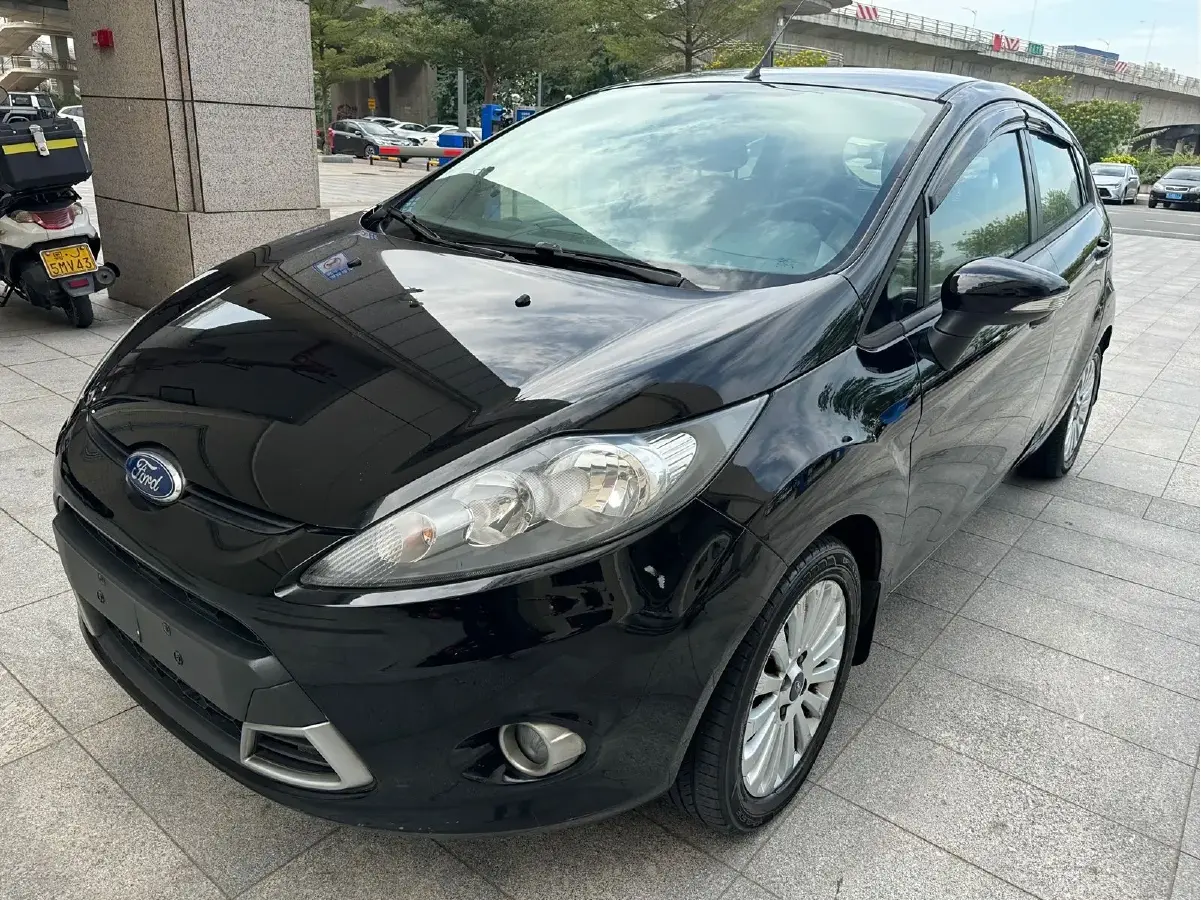 2012 Ford Fiesta 1.5L 103HP L4 5MT