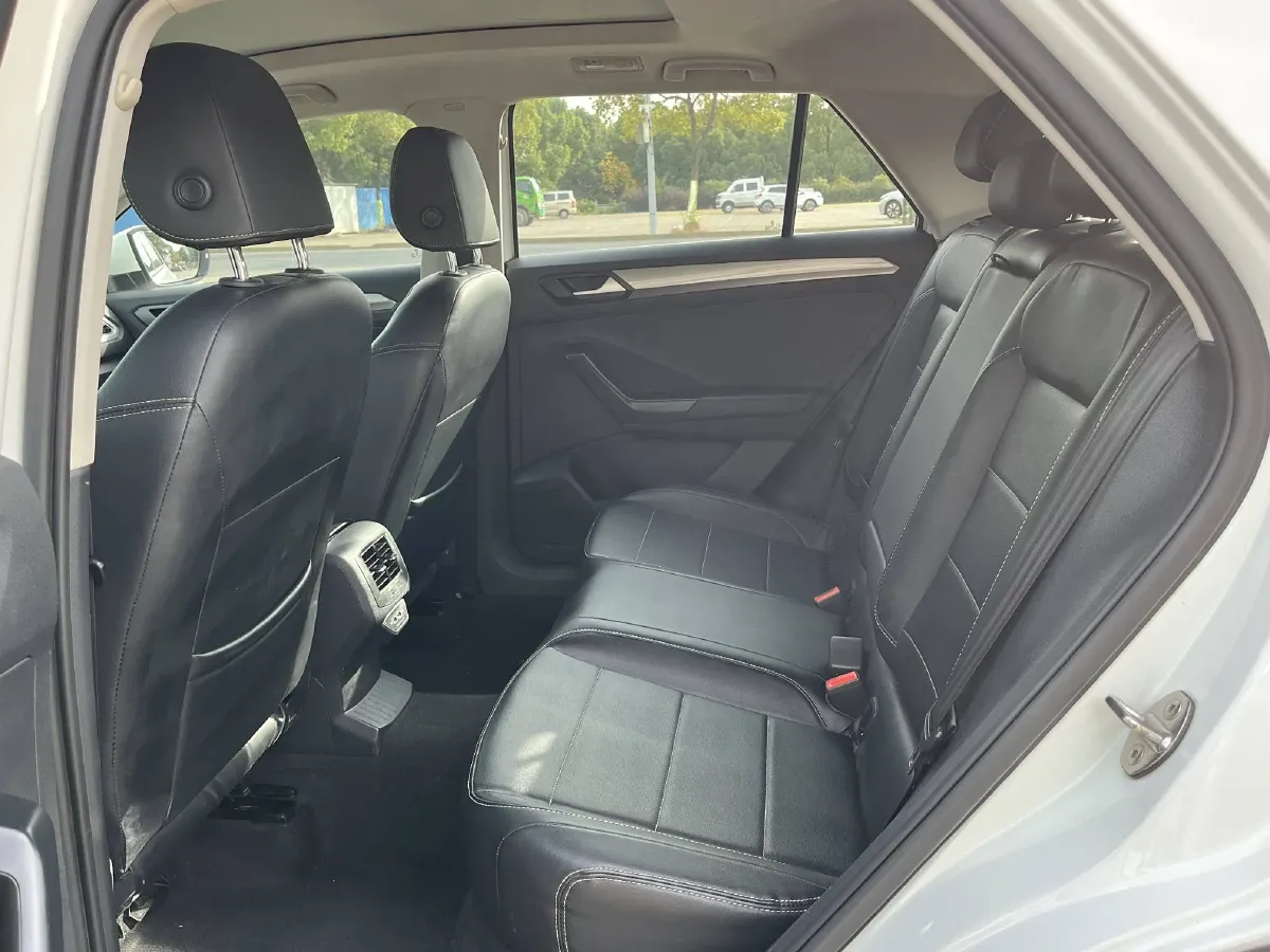 2019 Volkswagen T-Roc 1.4T 131HP L4 7DCT,autocango,china used car exporter,china ev exporter,chinese used car exporter,chinese used ev exporter