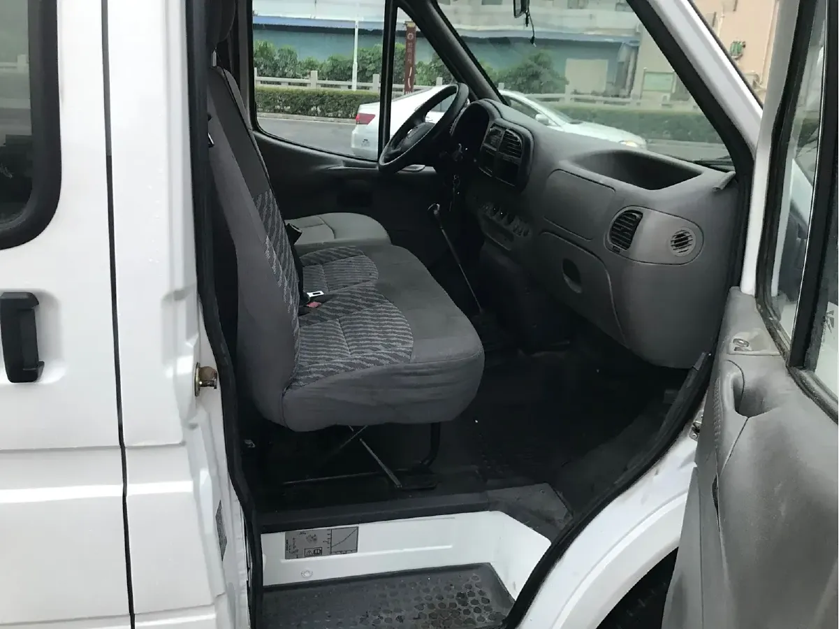 2015 Ford Classic Transit 2.8T 108HP L4 5MT,autocango,china used car exporter,china ev exporter,chinese used car exporter,chinese used ev exporter