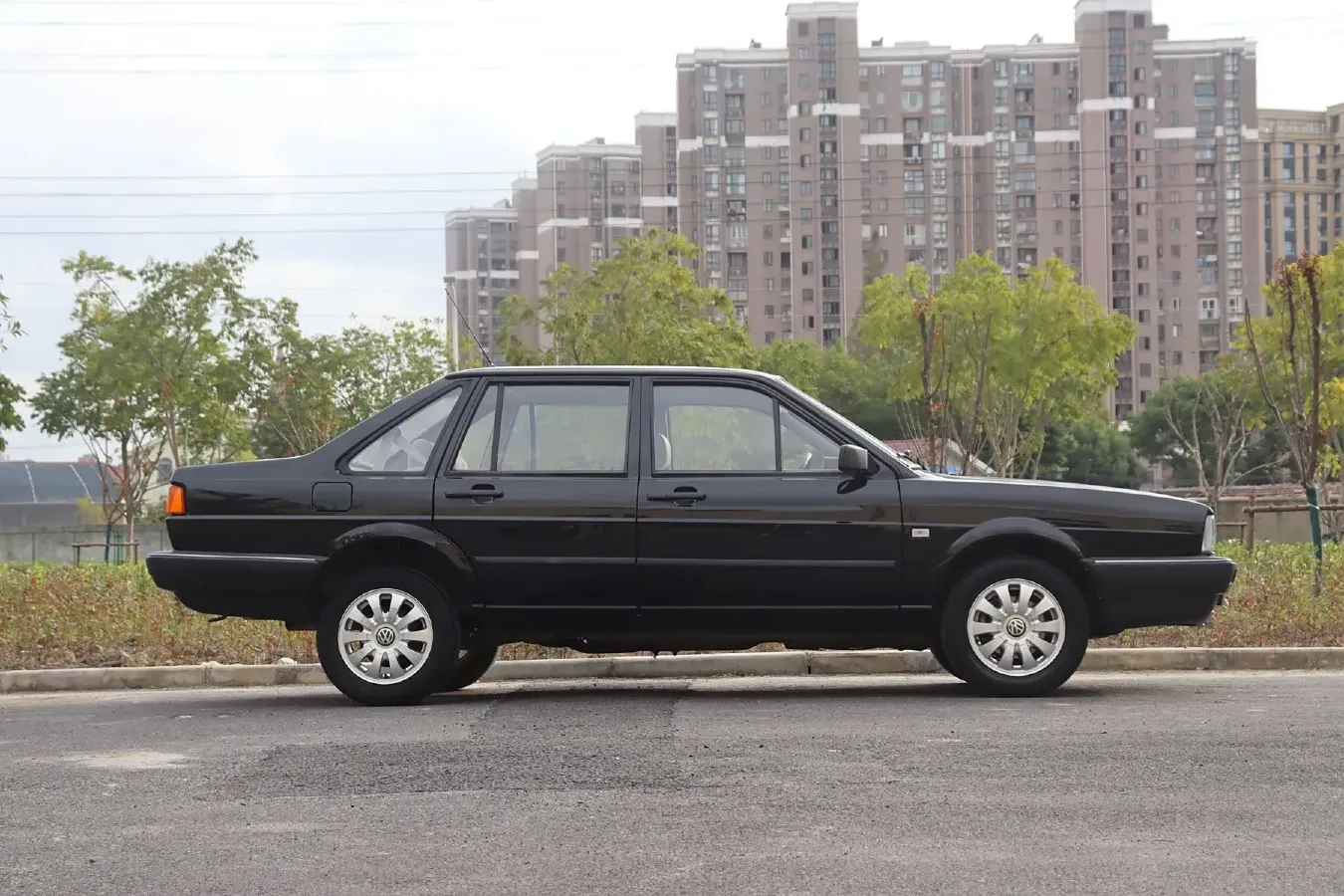 2004 Volkswagen Santana Classic 1.6L 87HP L4 5MT,autocango,china used car exporter,china ev exporter,chinese used car exporter,chinese used ev exporter