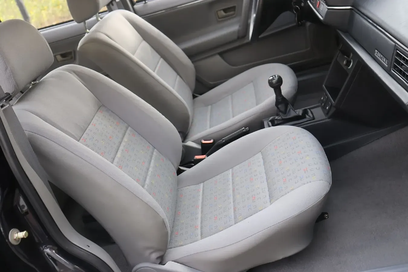 2004 Volkswagen Santana Classic 1.6L 87HP L4 5MT,autocango,china used car exporter,china ev exporter,chinese used car exporter,chinese used ev exporter