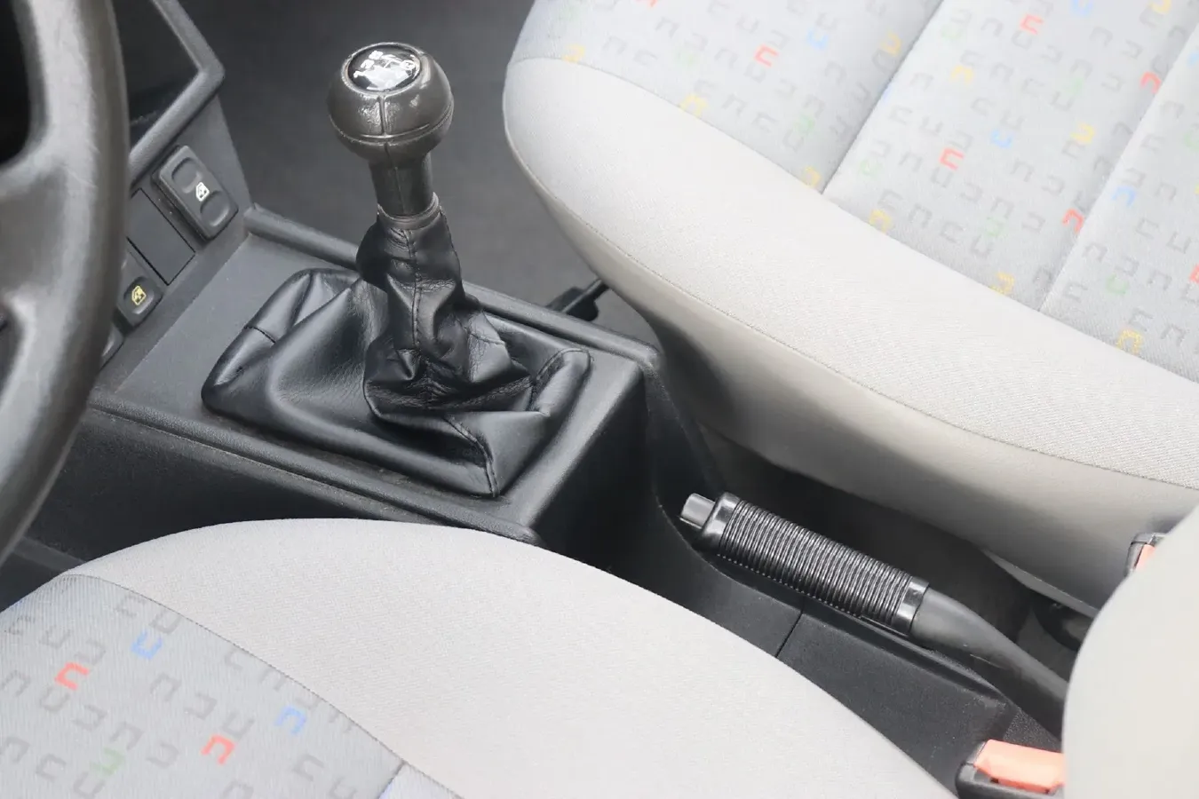 2004 Volkswagen Santana Classic 1.6L 87HP L4 5MT,autocango,china used car exporter,china ev exporter,chinese used car exporter,chinese used ev exporter