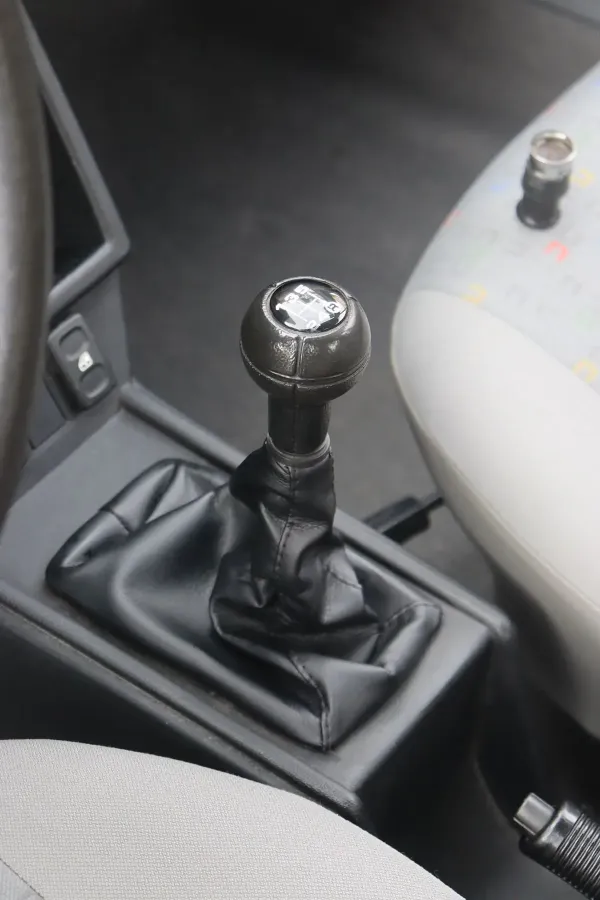 2004 Volkswagen Santana Classic 1.6L 87HP L4 5MT,autocango,china used car exporter,china ev exporter,chinese used car exporter,chinese used ev exporter