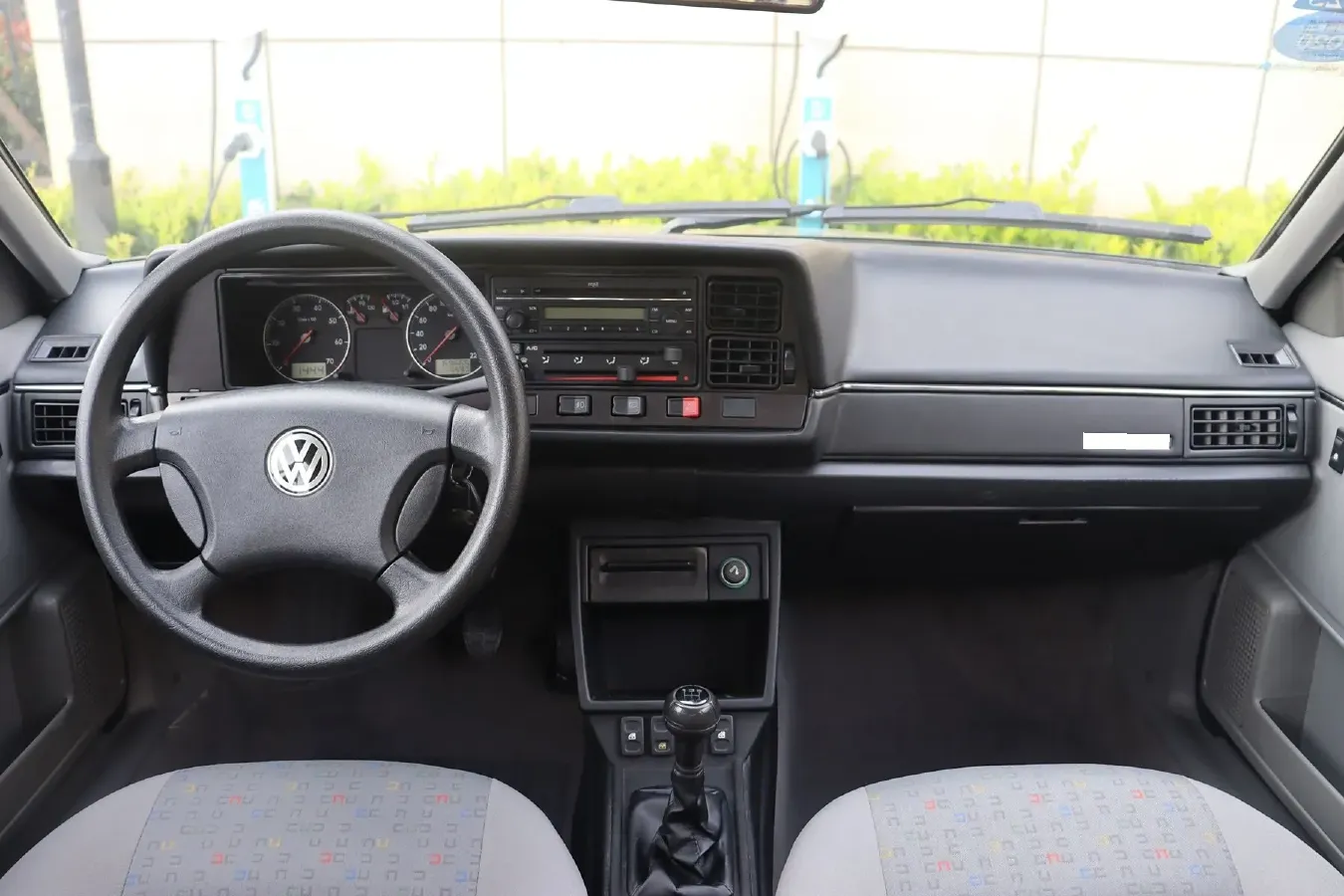 2004 Volkswagen Santana Classic 1.6L 87HP L4 5MT,autocango,china used car exporter,china ev exporter,chinese used car exporter,chinese used ev exporter