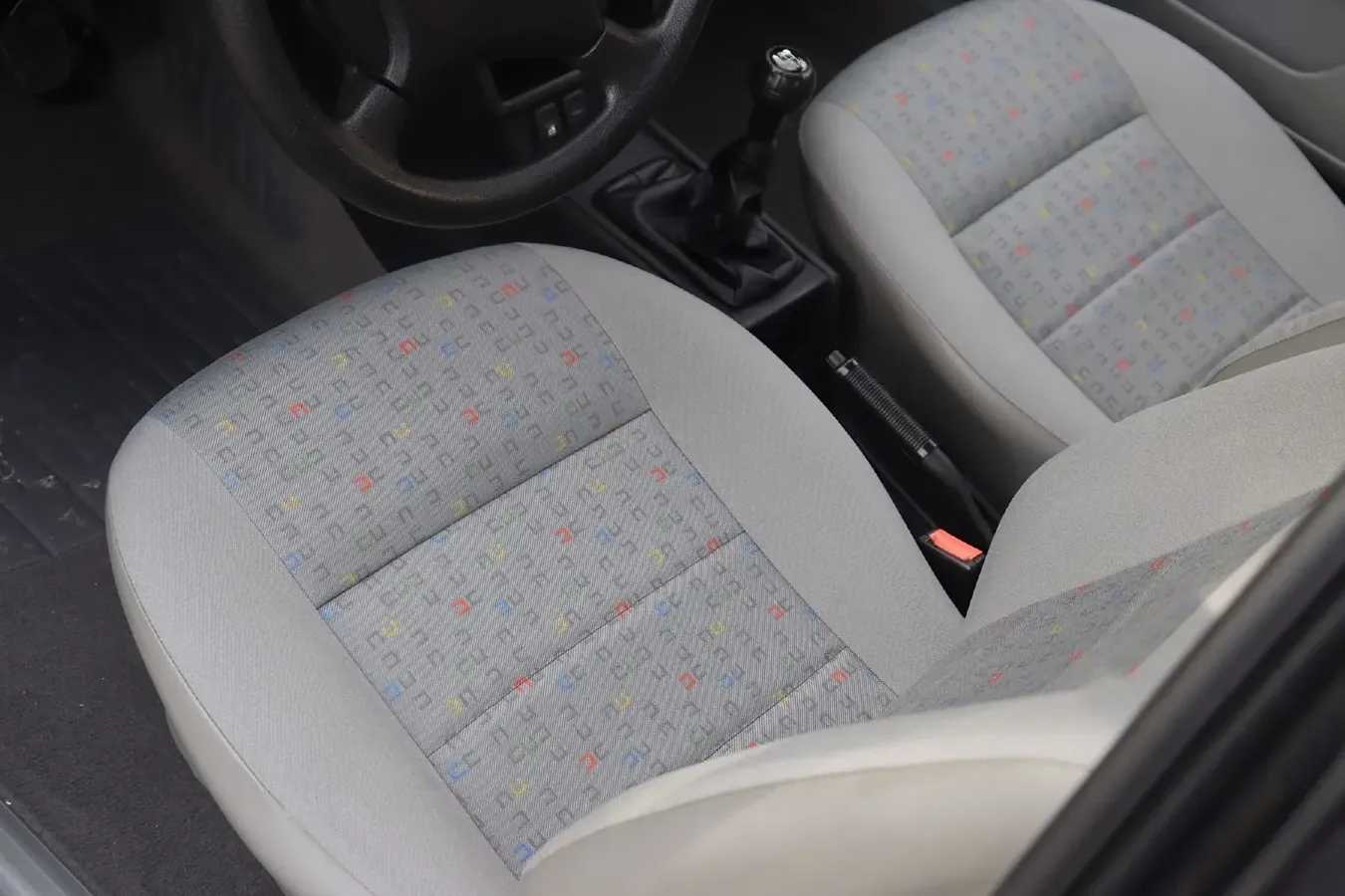 2004 Volkswagen Santana Classic 1.6L 87HP L4 5MT,autocango,china used car exporter,china ev exporter,chinese used car exporter,chinese used ev exporter