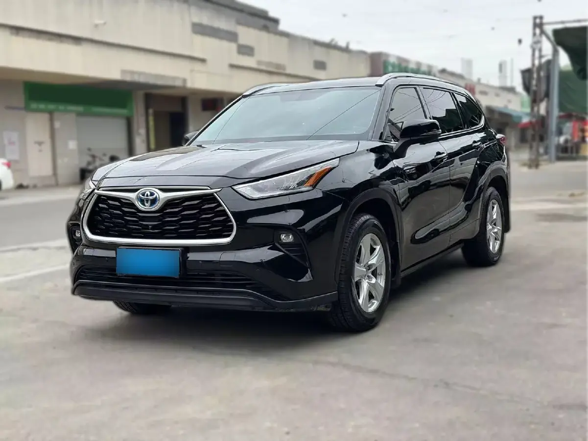 2022 Toyota Highlander 2.5L 192HP L4 E-CVT Hybrid