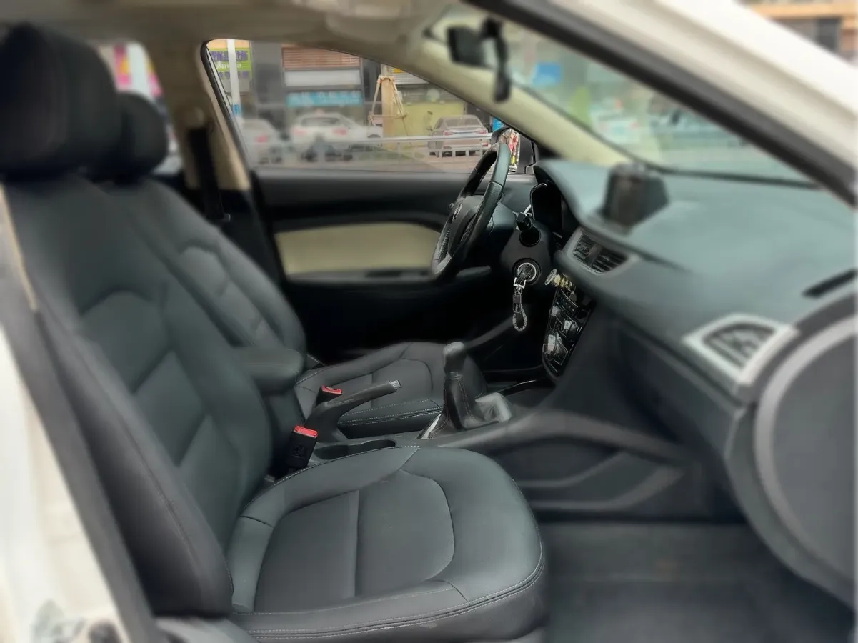 2015 ChangAn Alsvin V7 1.6L 124HP L4 5MT,autocango,china used car exporter,china ev exporter,chinese used car exporter,chinese used ev exporter