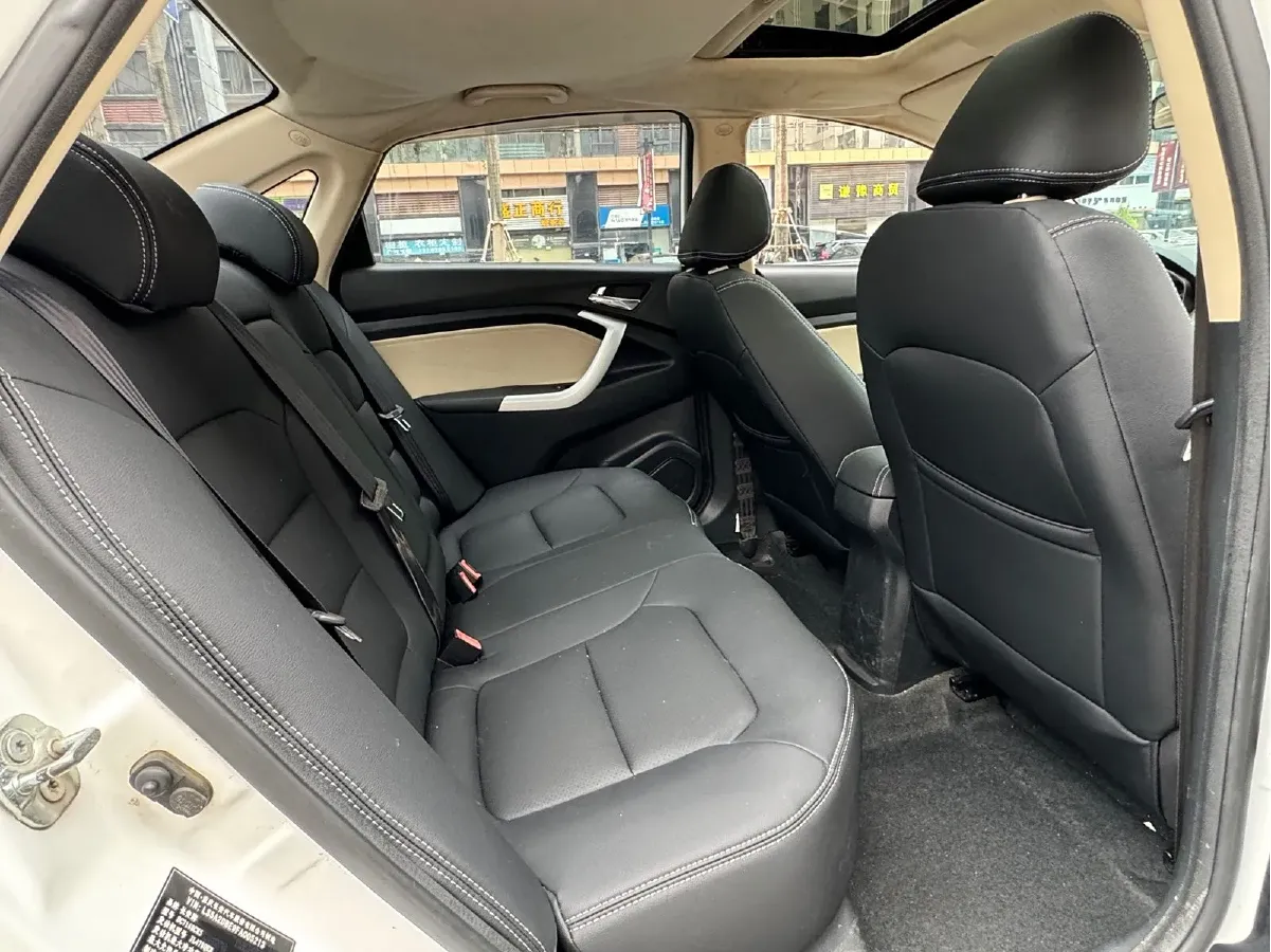 2015 ChangAn Alsvin V7 1.6L 124HP L4 5MT,autocango,china used car exporter,china ev exporter,chinese used car exporter,chinese used ev exporter