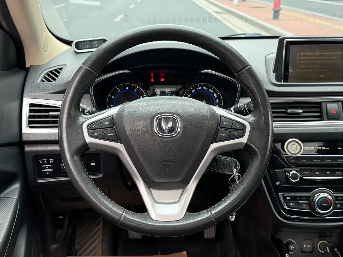 2015 ChangAn Alsvin V7 1.6L 124HP L4 5MT,autocango,china used car exporter,china ev exporter,chinese used car exporter,chinese used ev exporter