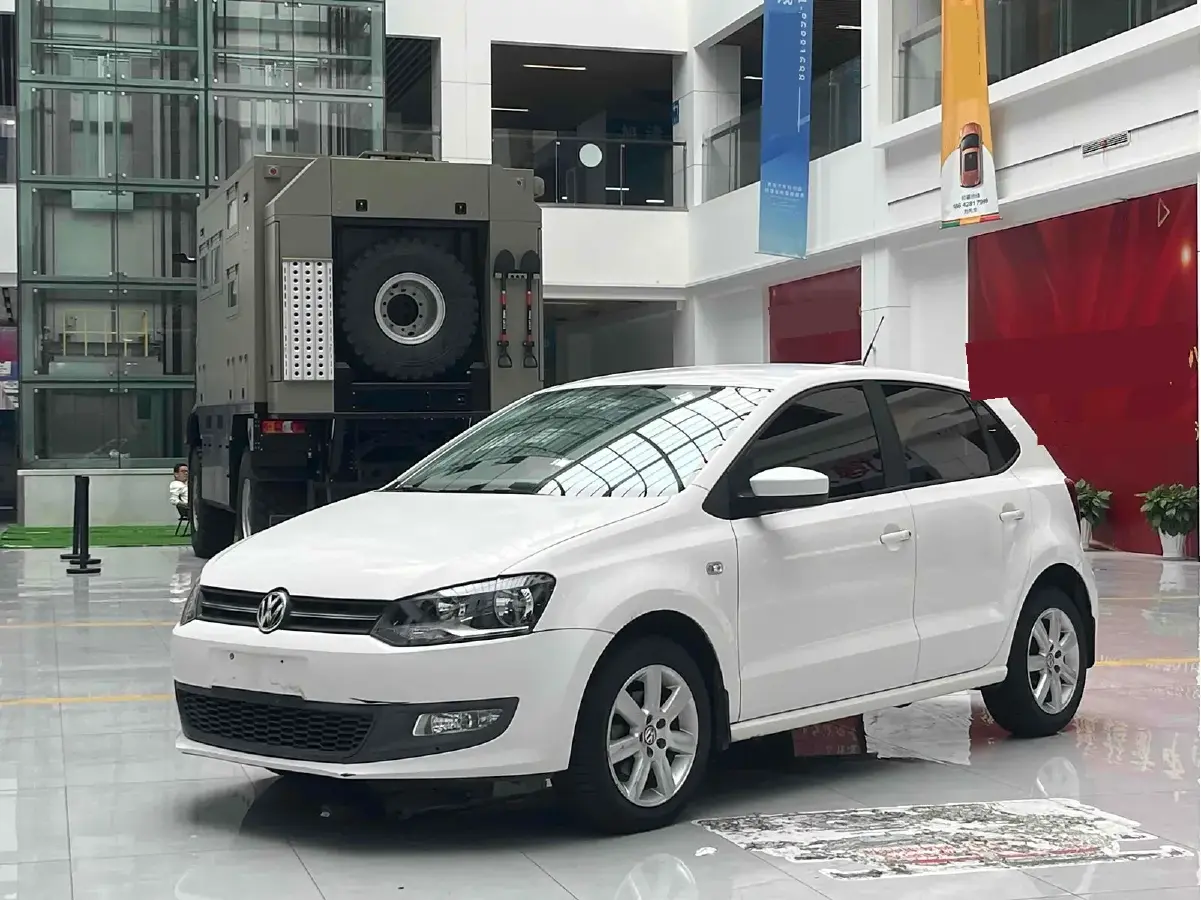 2013 Volkswagen Polo 1.6L 105HP L4 6AT