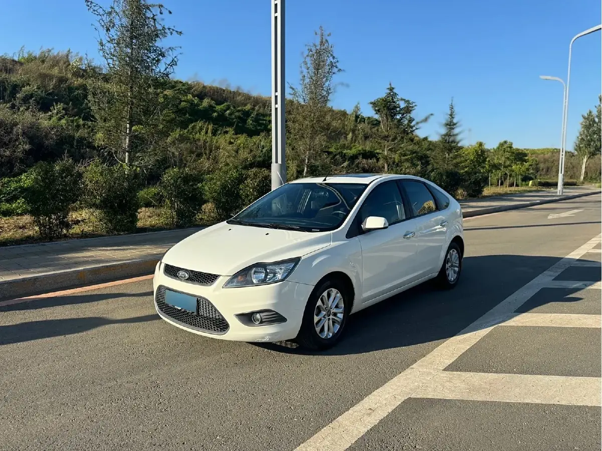 2013 Ford Focus 1.8L 124HP L4 5MT