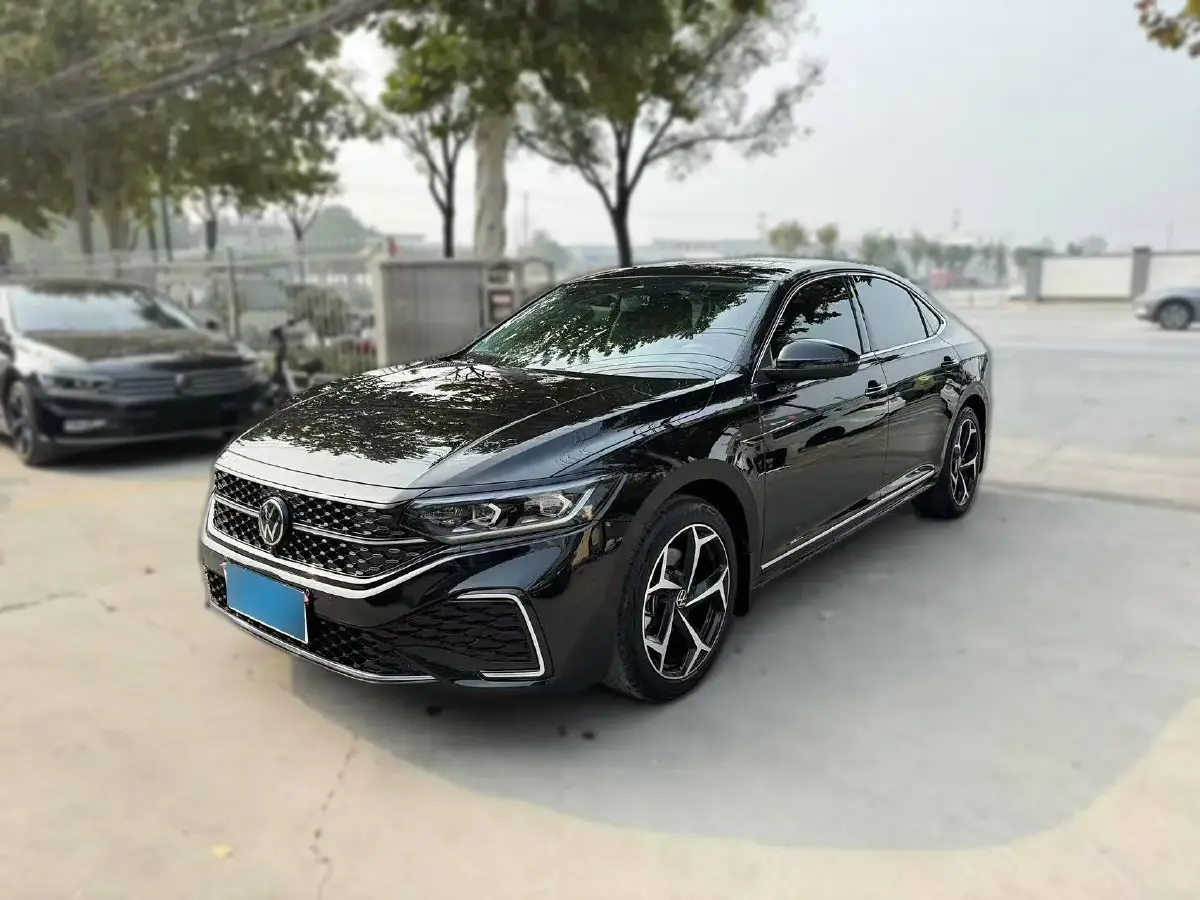 2024 Volkswagen Passat 2.0T 220HP L4 7DCT