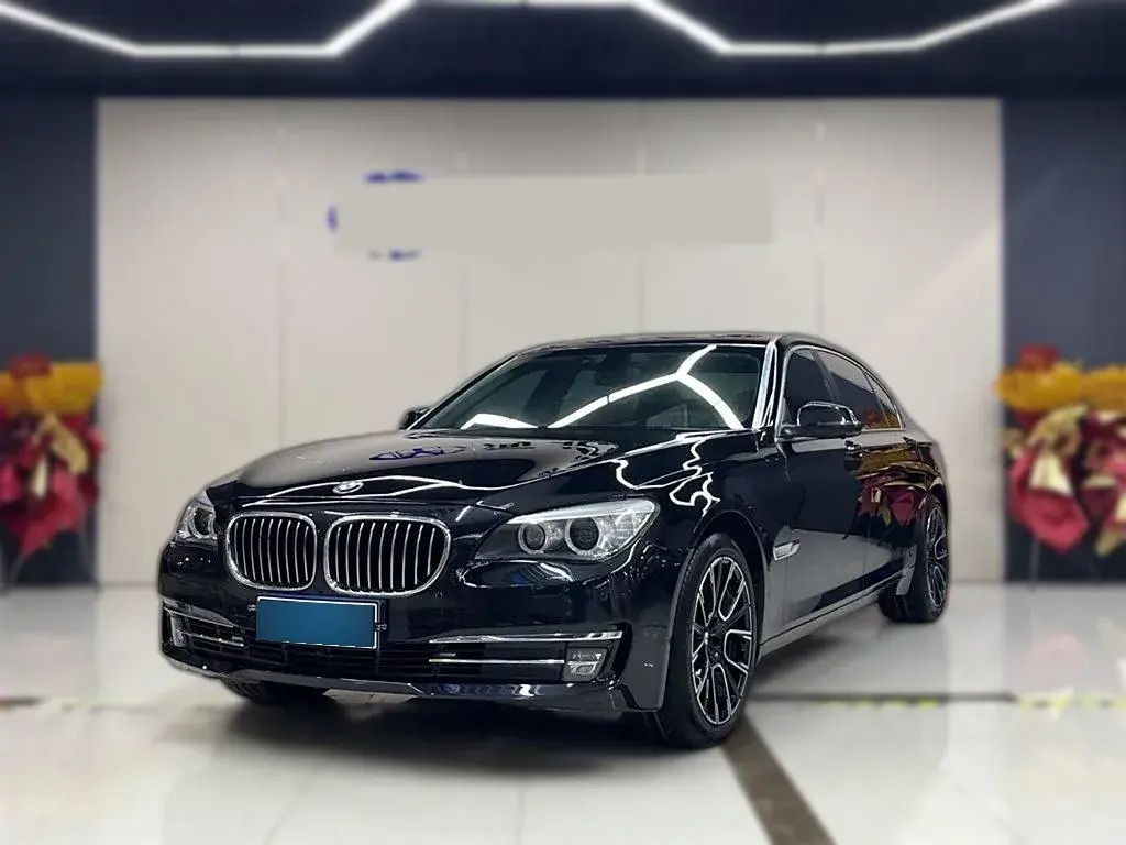 2013 BMW 7 Series 3.0T 320HP L6 8AT