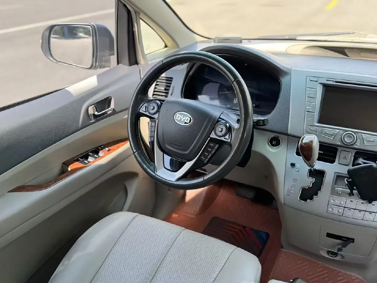 2015 BYD M6 2.4L 167HP L4 6DCT,autocango,china used car exporter,china ev exporter,chinese used car exporter,chinese used ev exporter