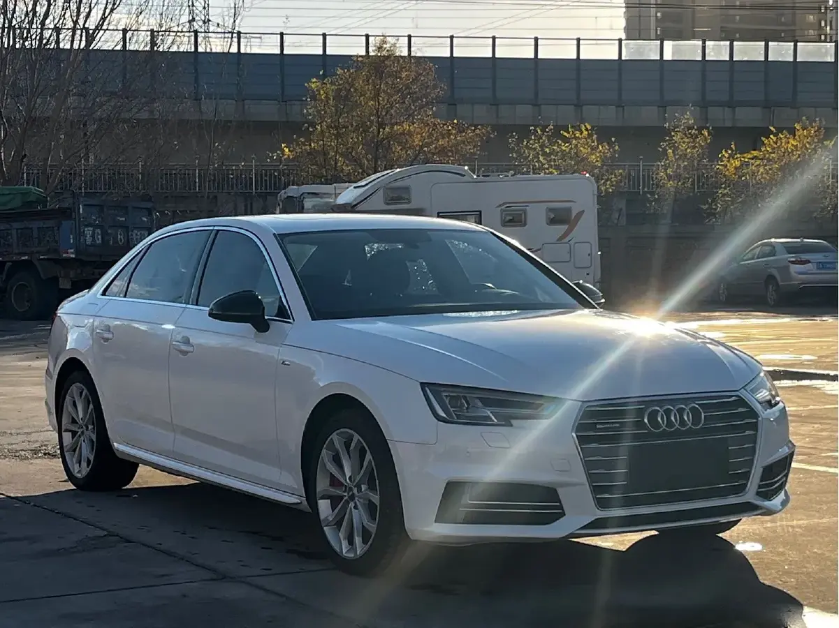 2018 Audi A4L 2.0T 252HP L4 7DCT