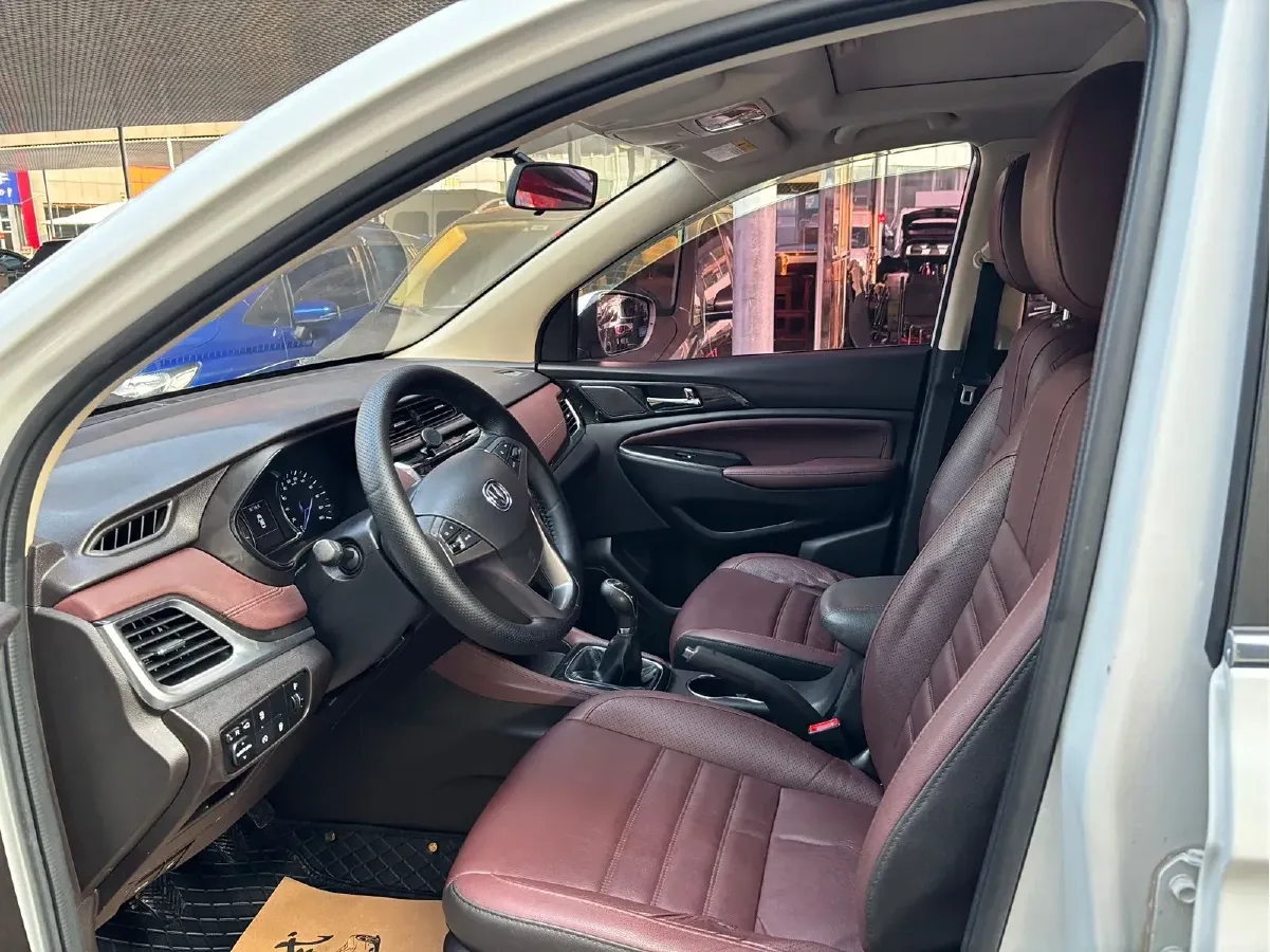 2017 ChangAn Linmax 1.6L 125HP L4 5MT,autocango,china used car exporter,china ev exporter,chinese used car exporter,chinese used ev exporter