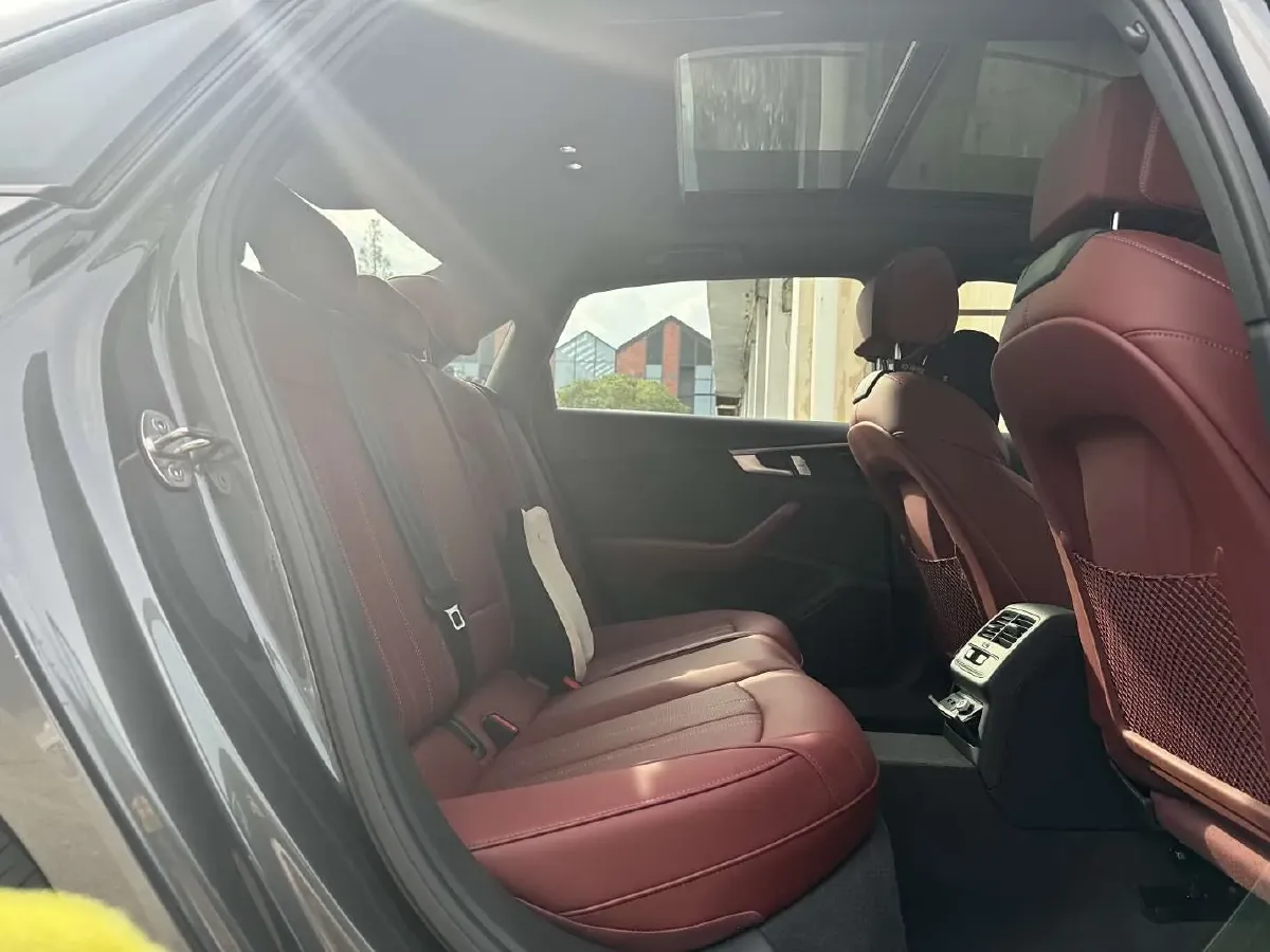 2024 Audi A4L 2.0T 190HP L4 7DCT,autocango,china used car exporter,china ev exporter,chinese used car exporter,chinese used ev exporter