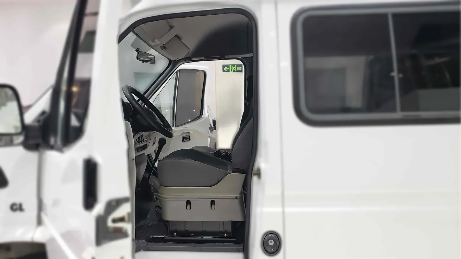 2016 Ford Classic Transit 2.4L 125HP L4 5MT,autocango,china used car exporter,china ev exporter,chinese used car exporter,chinese used ev exporter